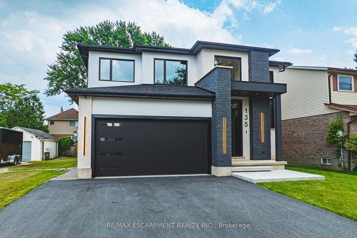 Property Photo:  135 Eleanor Avenue  ON L8W 1C7 
