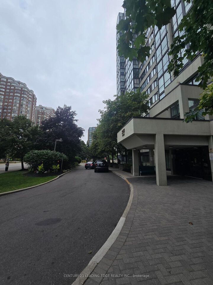 Photo de la propriété: 350 Webb Drive 1203 ON L5B 3W4
