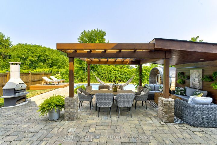 Property Photo:  122 John W Taylor Avenue  ON L9R 0E7 