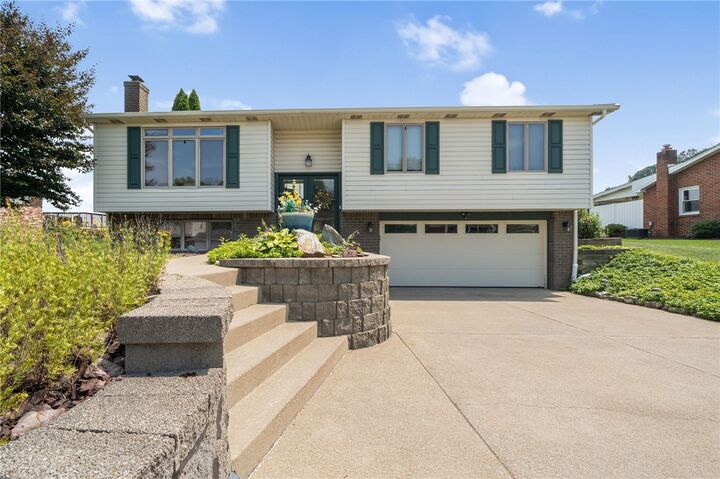 Property Photo:  716 Courtview  PA 15601 