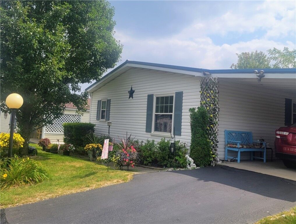 Property Photo:  264 Ridge Ln  PA 15668 