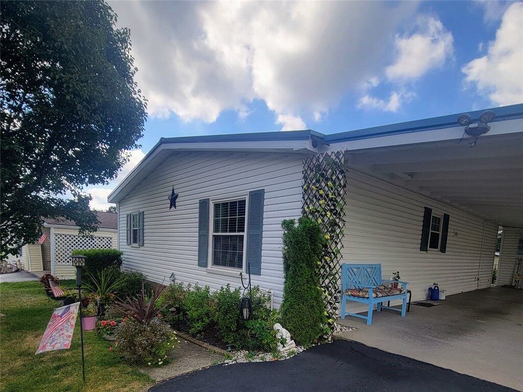 Property Photo:  264 Ridge Ln  PA 15668 