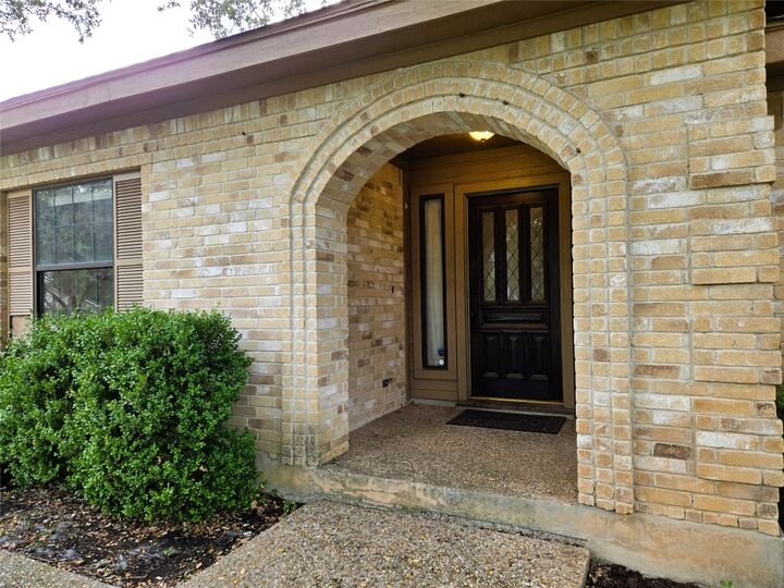 Property Photo: 11004 Chateau Hill TX 78750