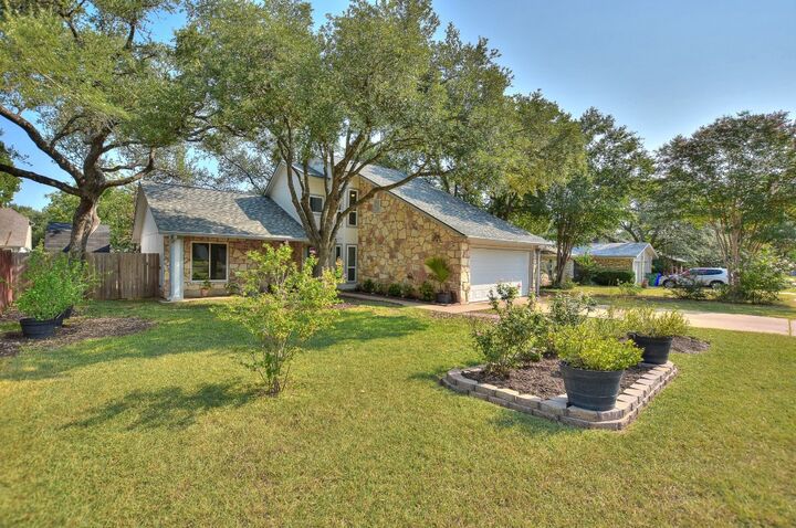 Property Photo:  613 Forest Trail  TX 78613 