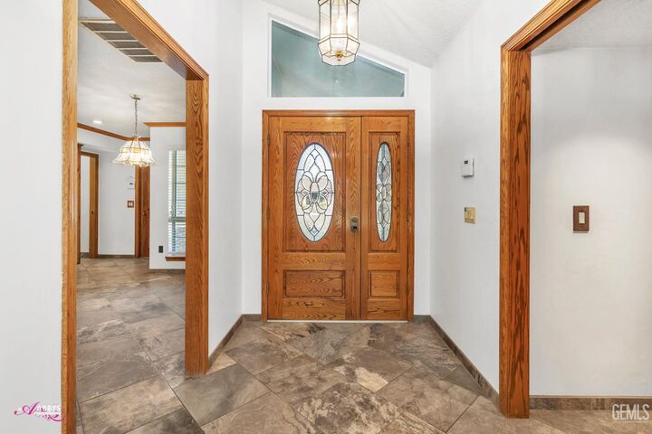 Property Photo: 7601 Darrin Avenue CA 93308