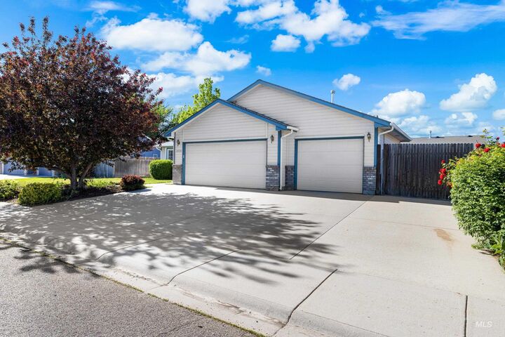 Property Photo: 2635 W Forecast St ID 83642