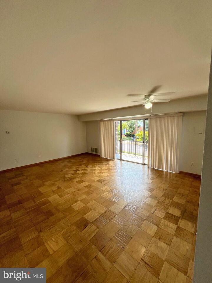 Property Photo: 204 E Mason Avenue 201 VA 22301