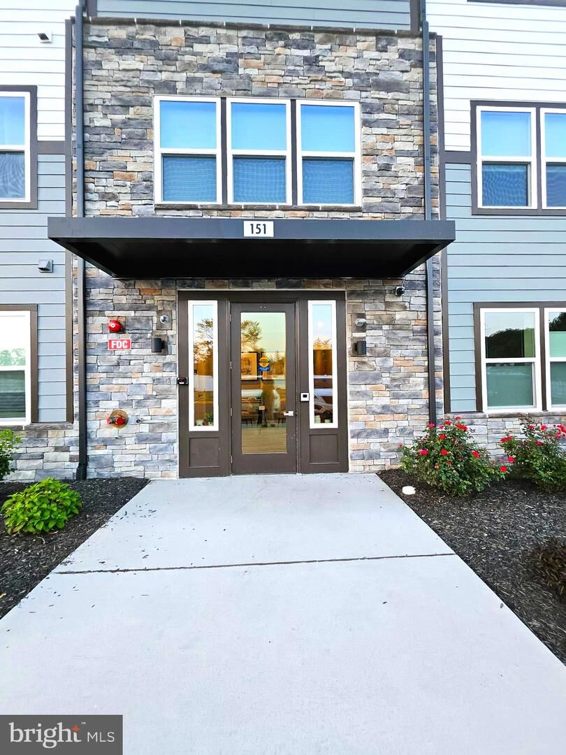 Property Photo:  151 McCormick Cir Circle 203  VA 22602 