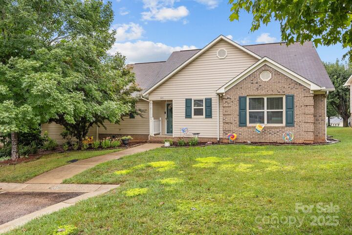 Property Photo:  315 Hidden Creek Circle  NC 28147