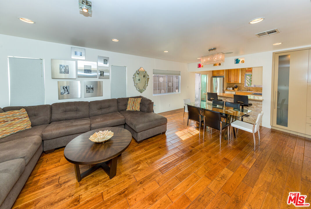 Property Photo: 7462 Waring Ave CA 90046
