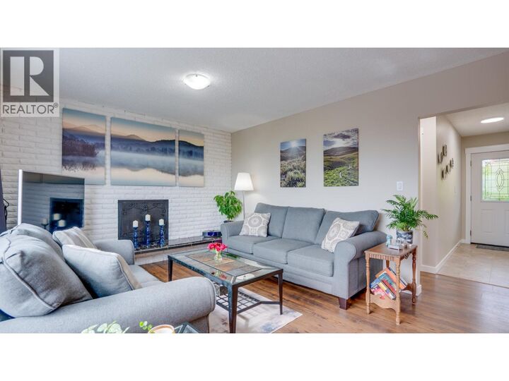 Photo de la propriété:  6451 Bluejay Road  BC V1H 1W5 