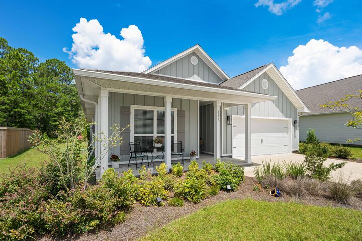 Property Photo: 157 Jr'S Way FL 32459