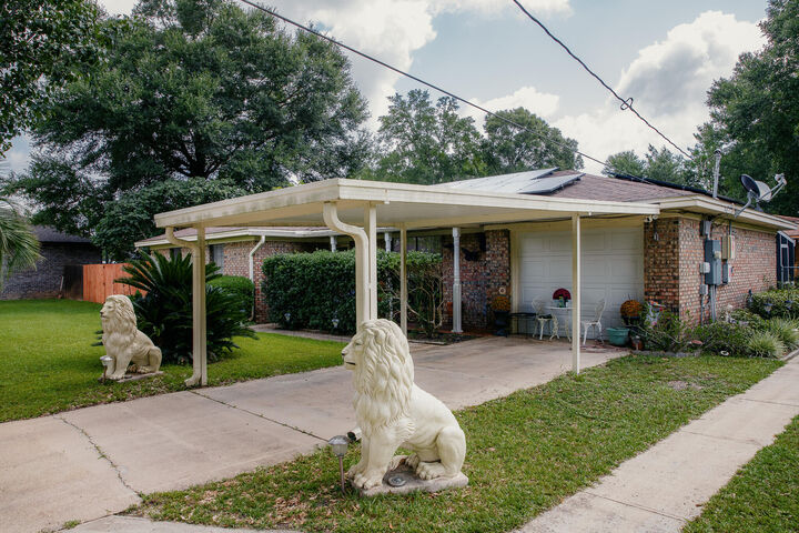 Property Photo:  5543 Galaxy Drive  FL 32539 