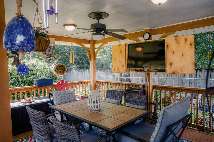 Property Photo:  5543 Galaxy Drive  FL 32539 