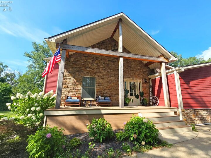 Property Photo:  1064 N New State Road  OH 44857 