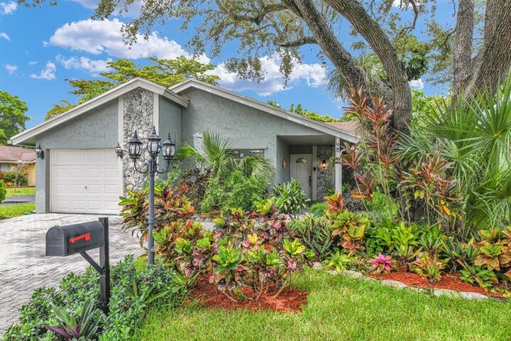 Property Photo: 990 NW 89th Ave FL 33324