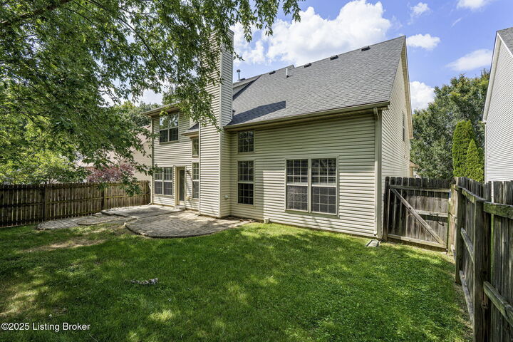 Property Photo:  10704 Elkington Ln  KY 40241 