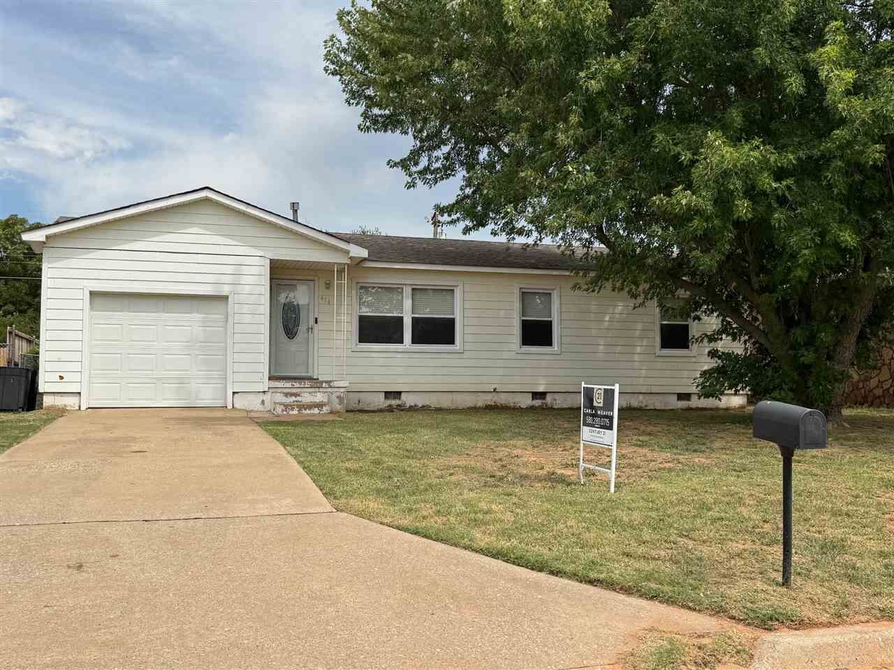Property Photo: 414 N East Dr OK 73541