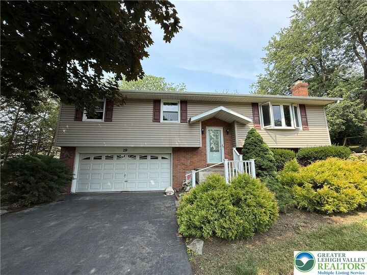 19 W Sylvan Drive  Allen Twp PA 18067 photo
