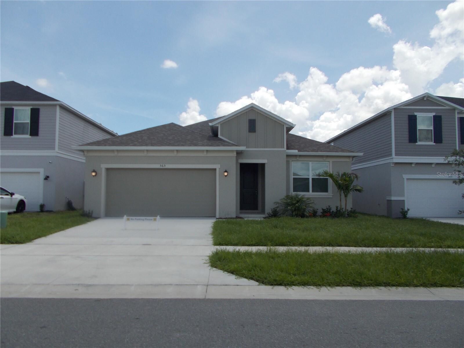 Property Photo: 565 Overpool Avenue FL 33896