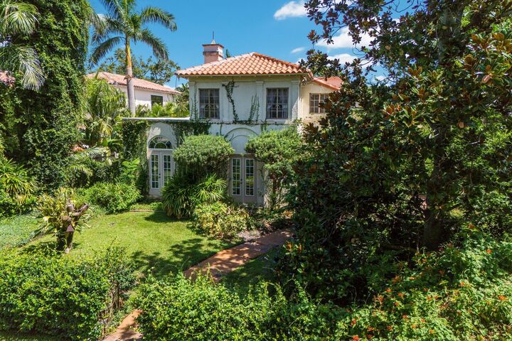 Property Photo: 457 Woodland Drive FL 34234