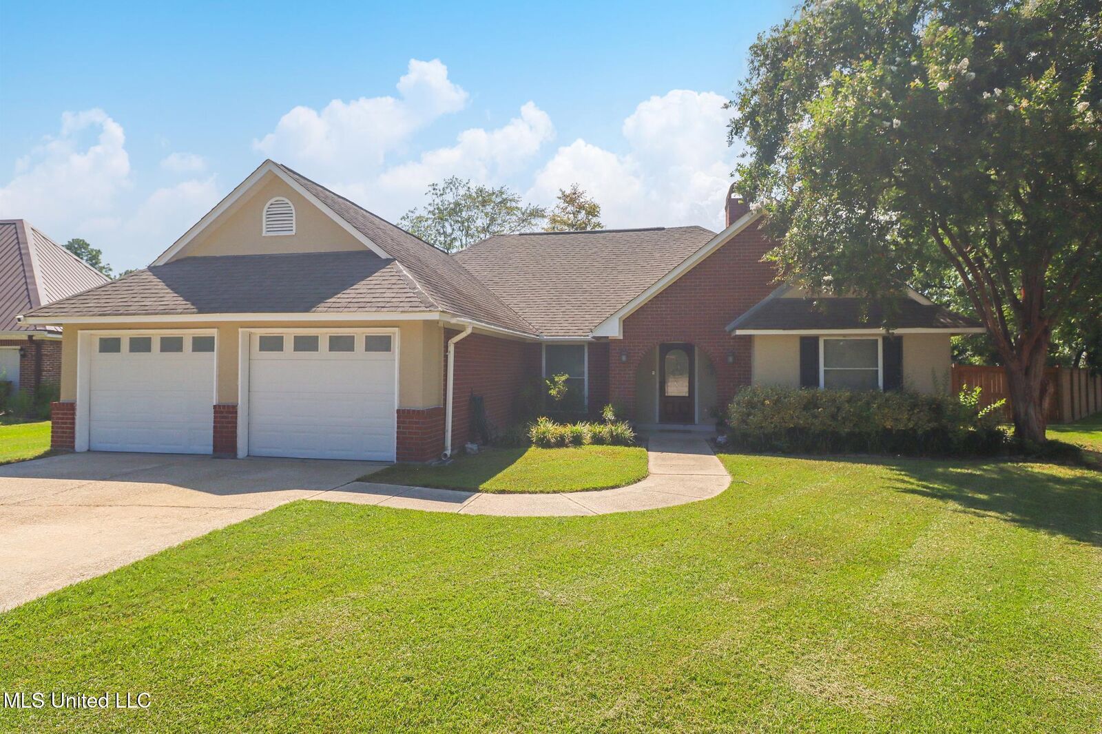 Property Photo:  5010 Live Oak Drive  MS 39560 