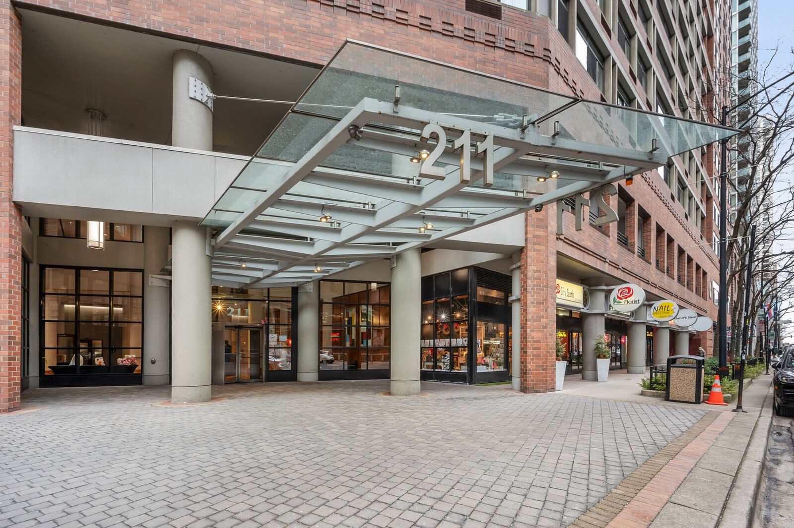 Property Photo:  211 E Ohio Street 1823  IL 60611 
