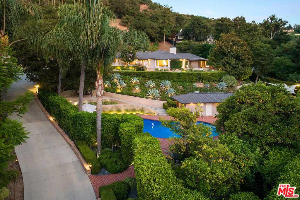 Property Photo:  3818 Hollyline Avenue  CA 91423 