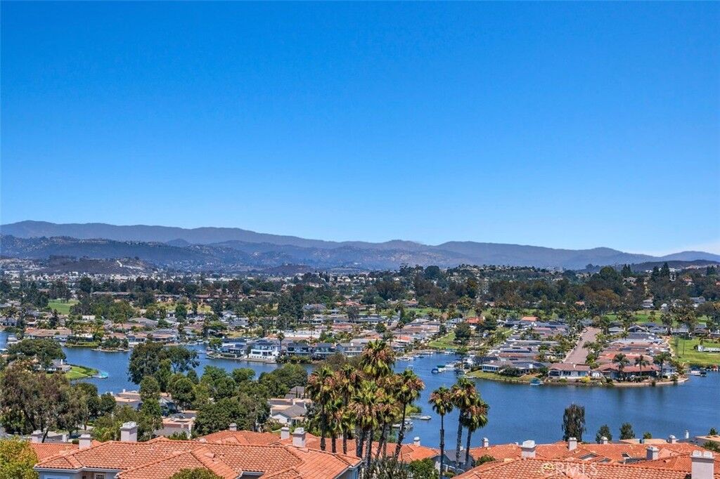 Property Photo: 1206 Rue Saint Martin CA 92078