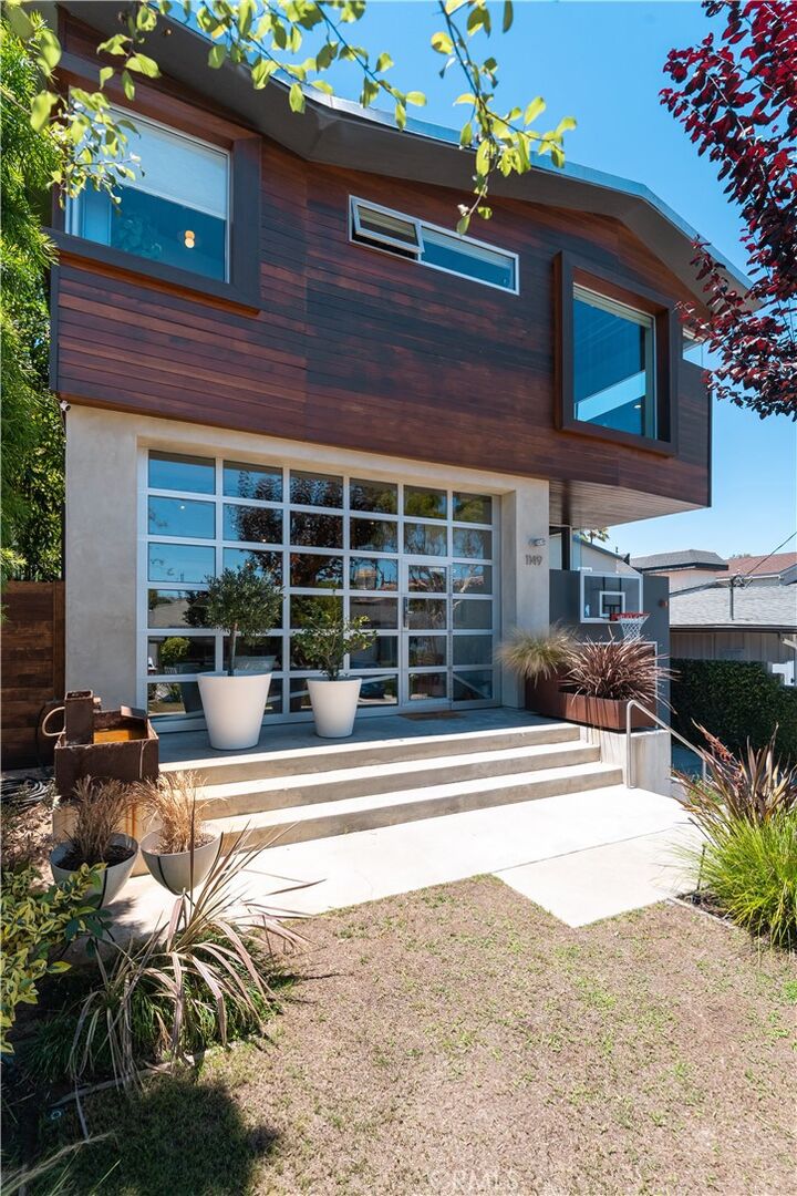 Property Photo: 1149 Pine Avenue CA 90266