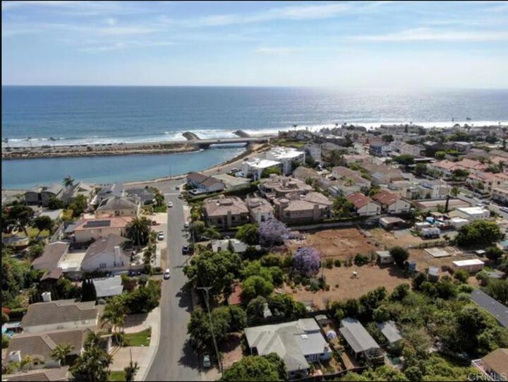 Property Photo:  334 Date Avenue  CA 92008