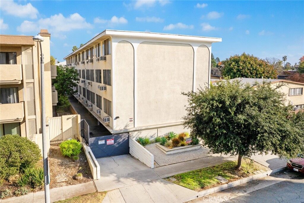 Property Photo: 160 S Michigan Avenue CA 91106