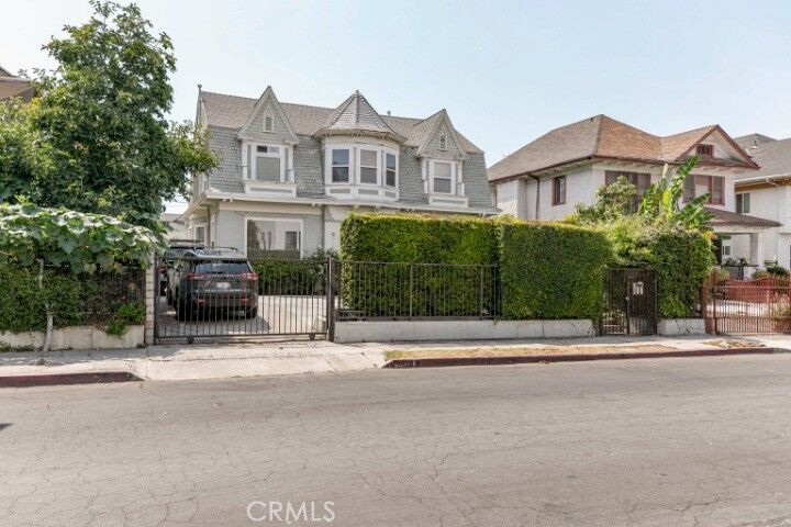 Property Photo:  1333 Arapahoe Street  CA 90006 