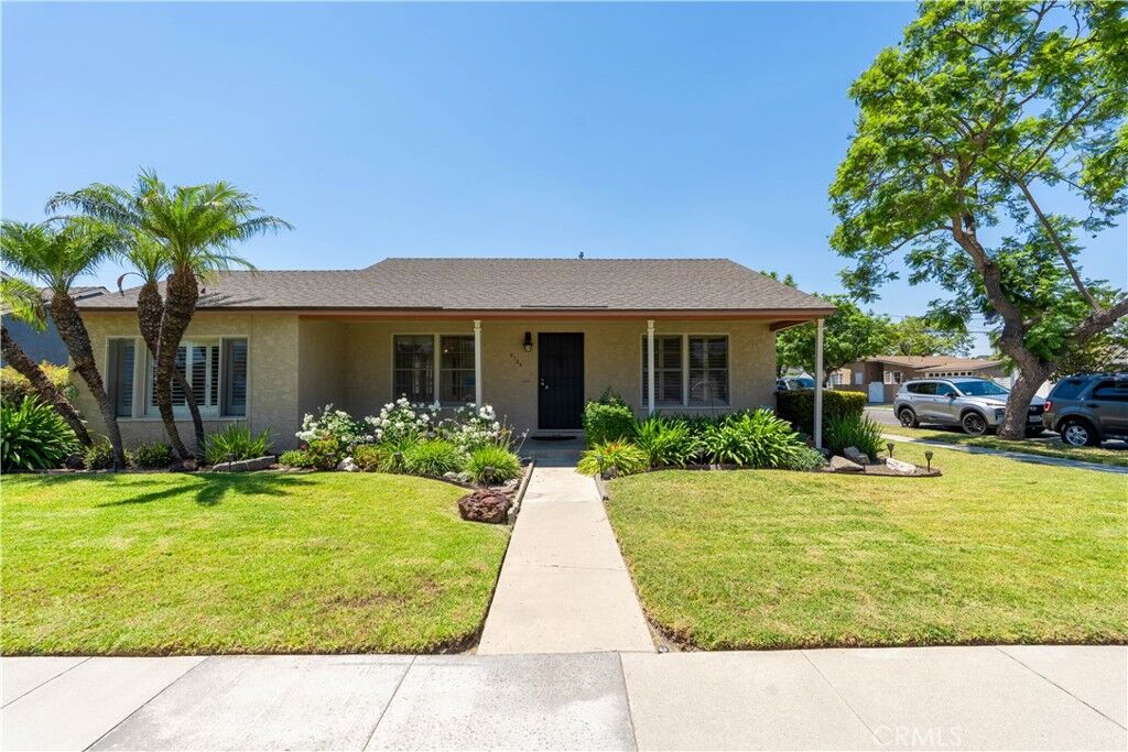 Property Photo: 2125 Lomina Avenue CA 90815
