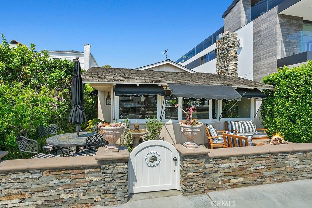 Property Photo:  225 Grand Canal  CA 92662 