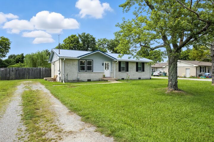 Property Photo:  716 Kent Dr  TN 37087 