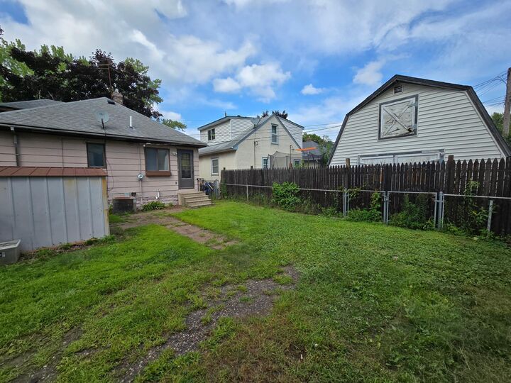 Property Photo:  1076 Hatch Avenue  MN 55103 