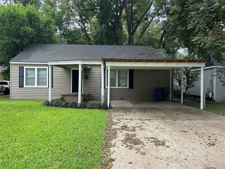 Property Photo: 129 Carrollton LA 71105