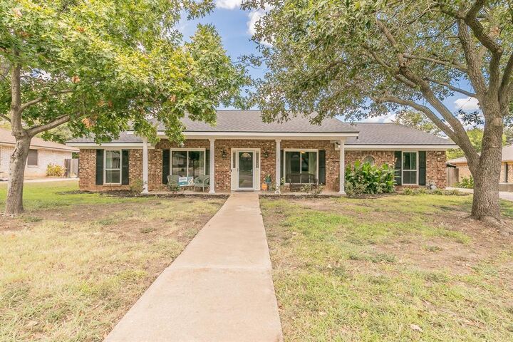 Property Photo: 1416 Wade Drive TX 76022