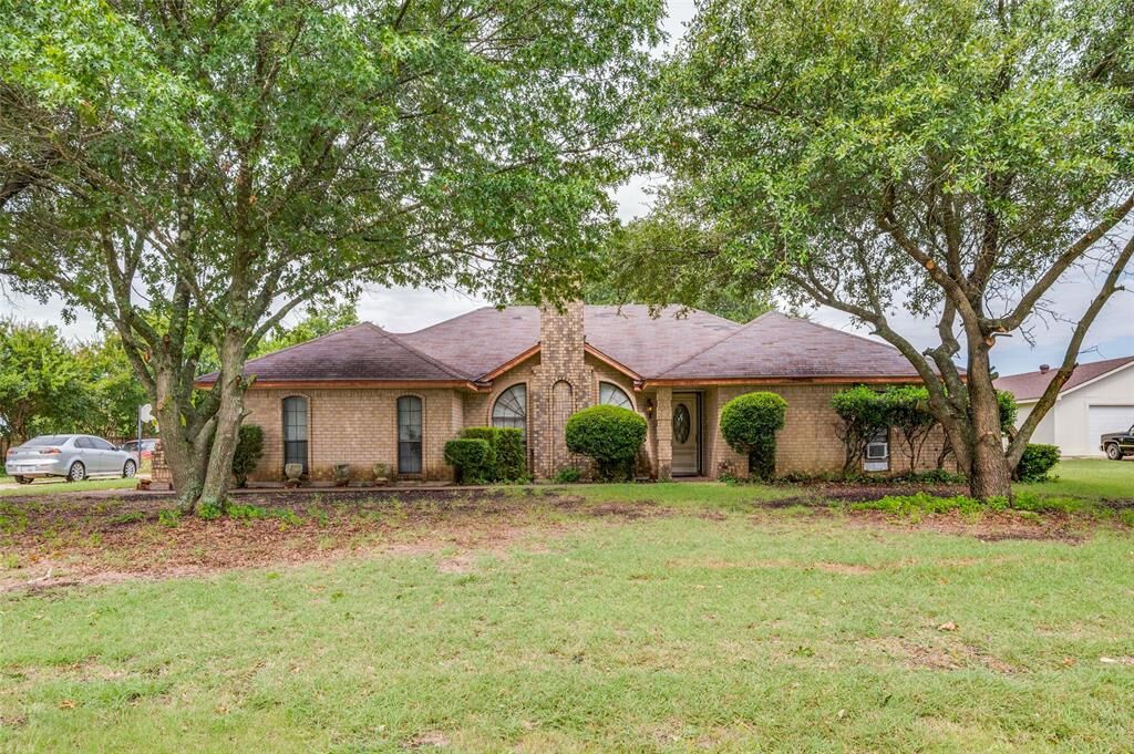 Property Photo: 117 Lassetter Drive TX 75154
