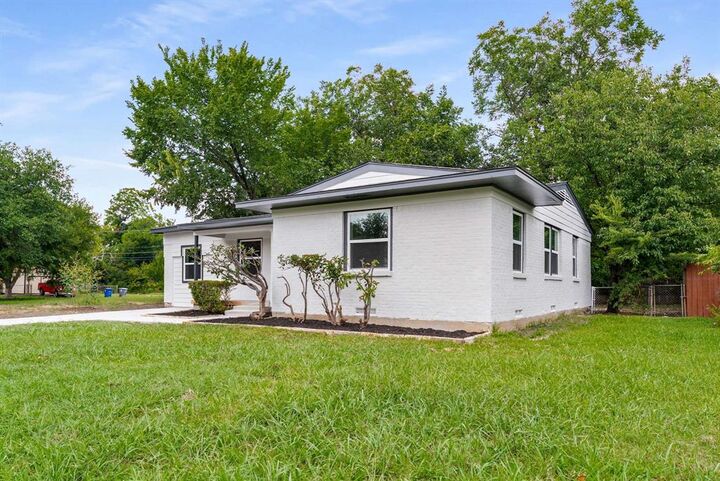 Property Photo:  2609 Fenwick Drive  TX 75228 