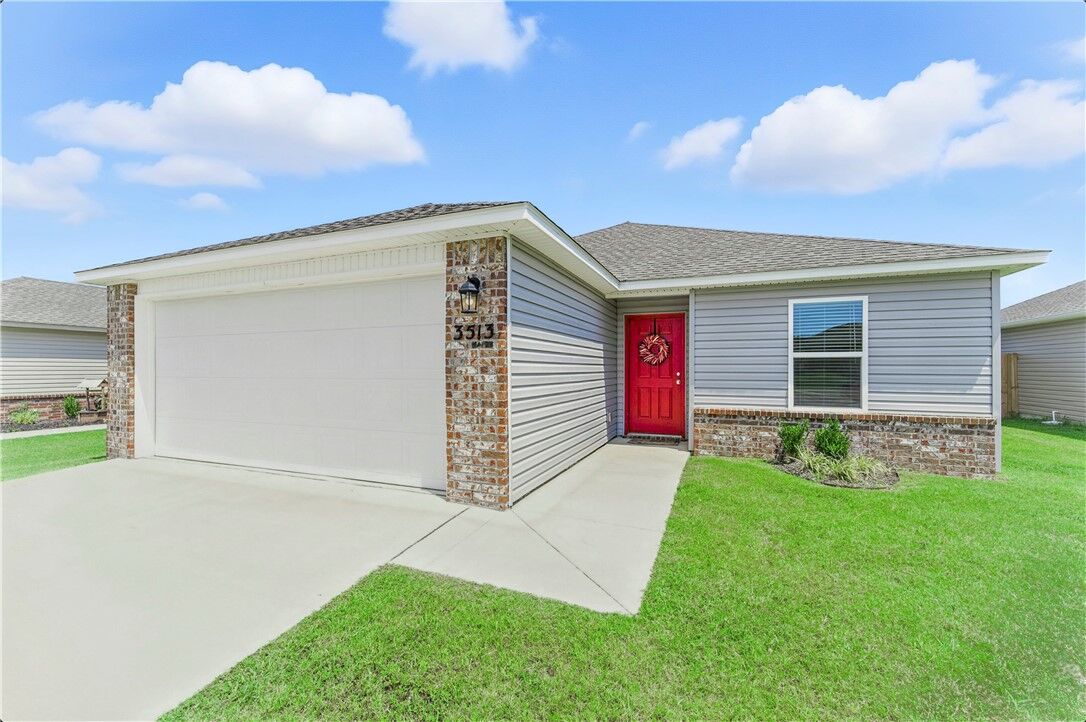 Property Photo: 3513 N Scarlet Lane AR 72761