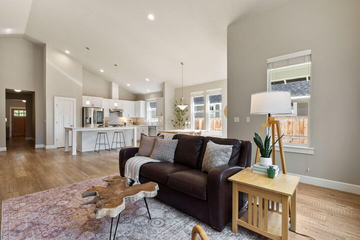 Property Photo: 945 E Horse Back Trail OR 97759