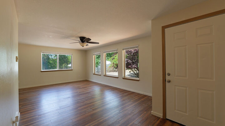 Property Photo: 20 Laurel Drive OR 97539