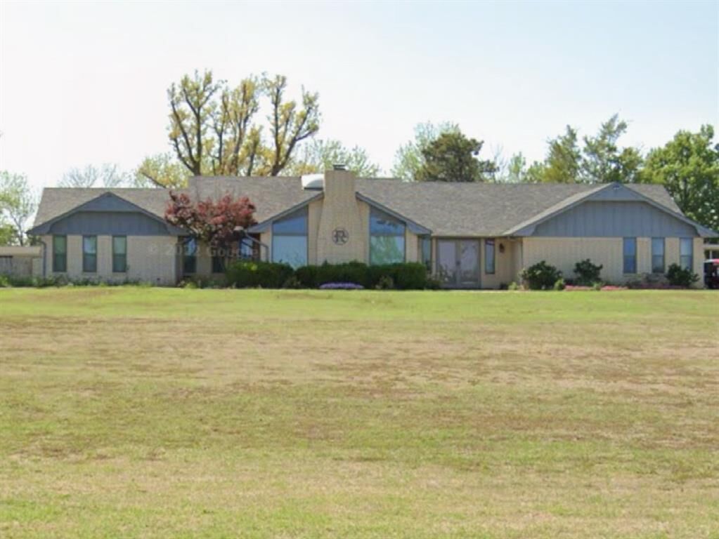 Property Photo:  