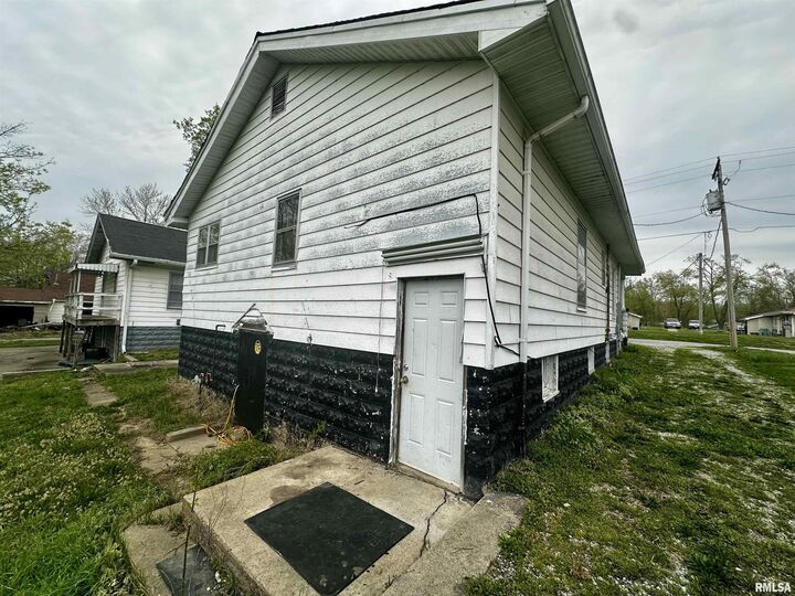 Property Photo: 111 E Walker Street IL 62935