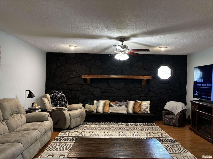 Property Photo: 403 Shannon Avenue IL 62933