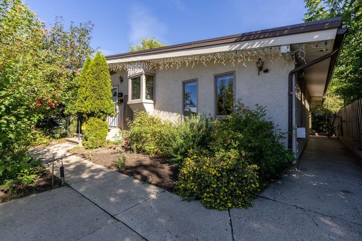 Property Photo: 2201 6 Avenue N AB T1H 0V2