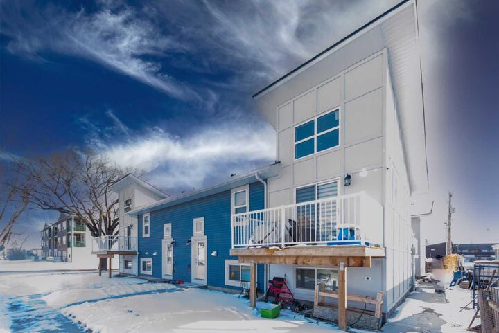 Property Photo: 41 7 Avenue SE 4 AB T1V 1E9
