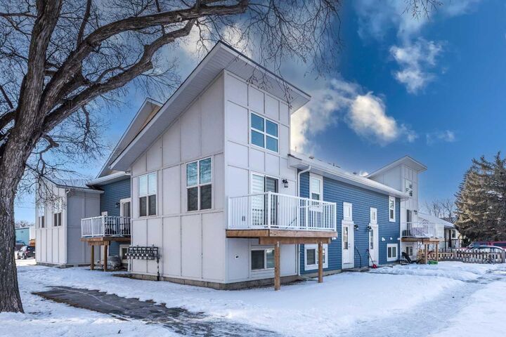 Property Photo: 41 7 Avenue SE 6 AB T1V 1E9